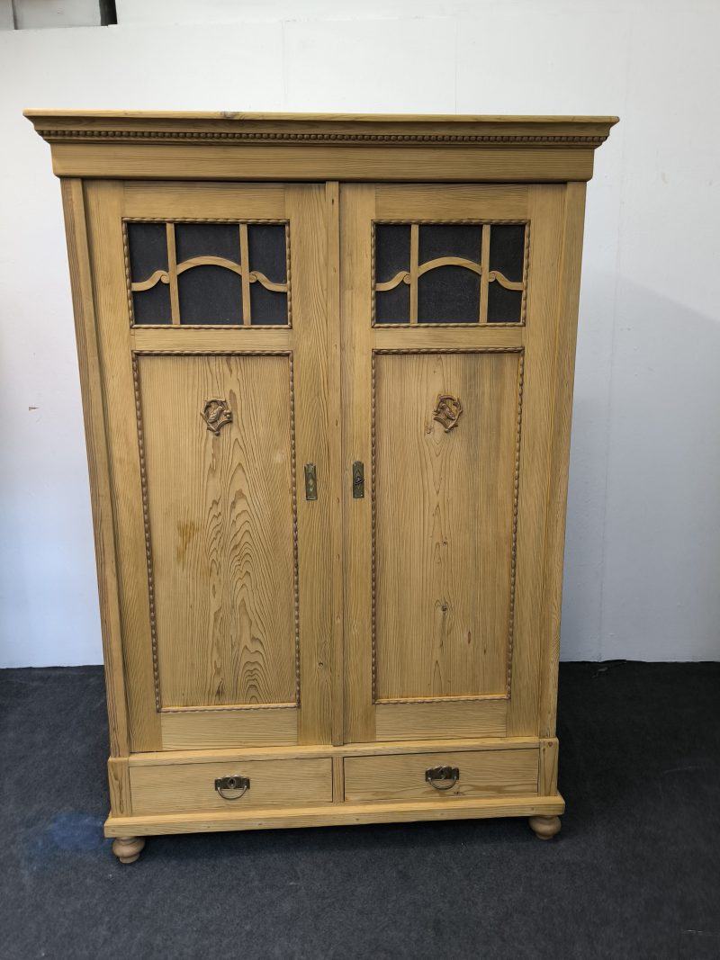 Jugendstil Schrank mit Glaseinlagen und Schnitzereien – Bild 2