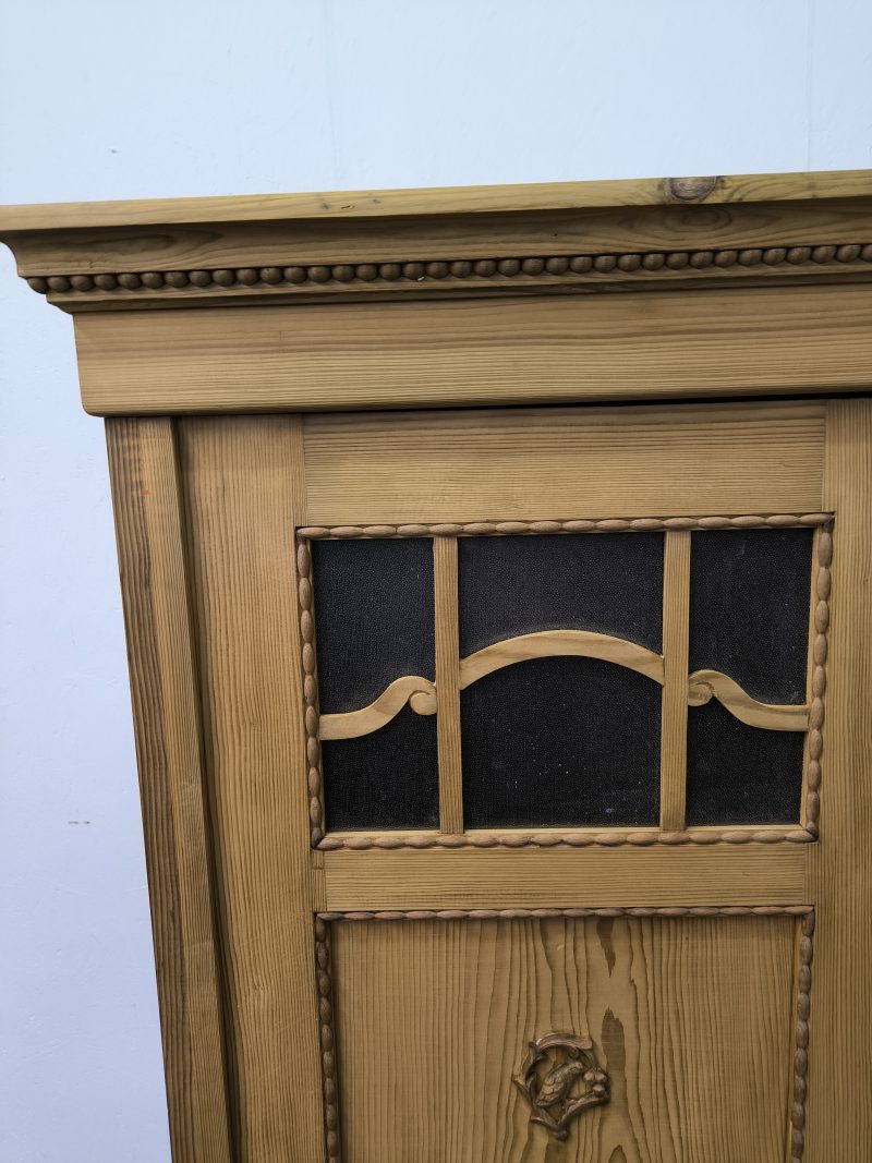 Jugendstil Schrank mit Glaseinlagen und Schnitzereien – Bild 5