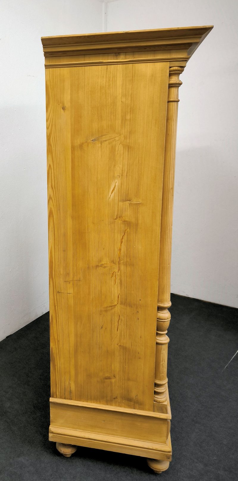 Gründerzeit Glasvitrine mit Vollsäulen – Bild 4