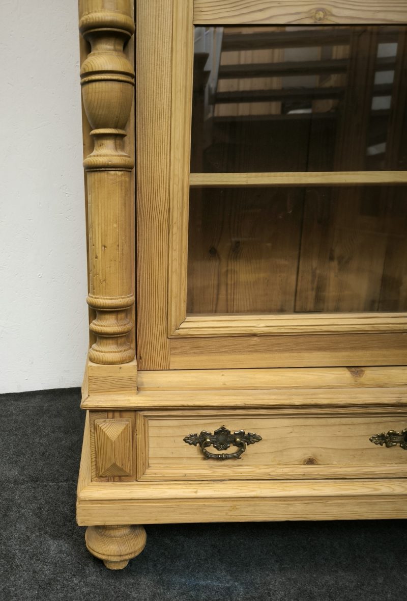 Gründerzeit Glasvitrine mit Vollsäulen – Bild 6
