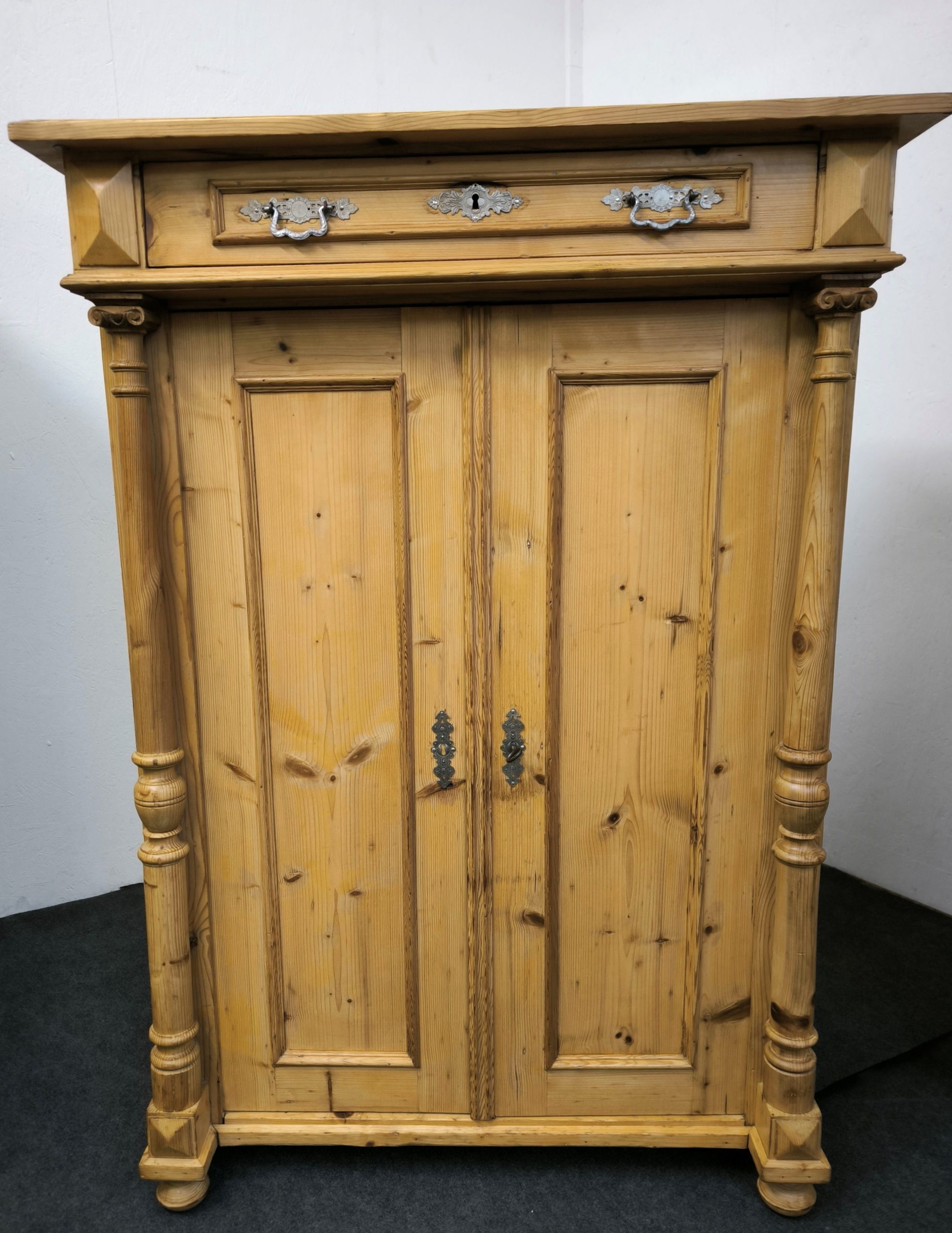 Gründerzeit Vollsäulen Vertiko mit Kapitellen – Bild 2