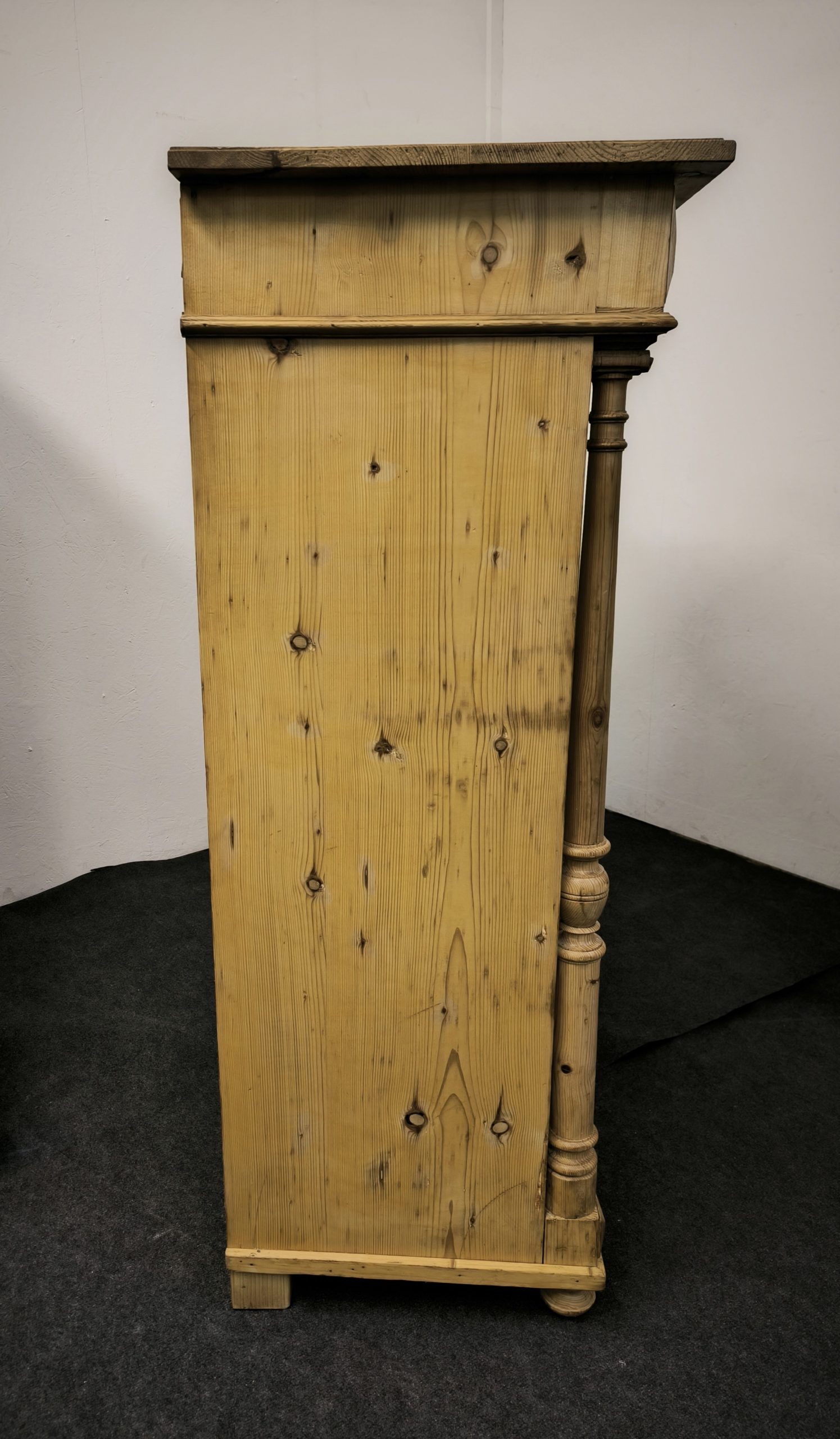 Gründerzeit Vollsäulen Vertiko mit Kapitellen – Bild 5