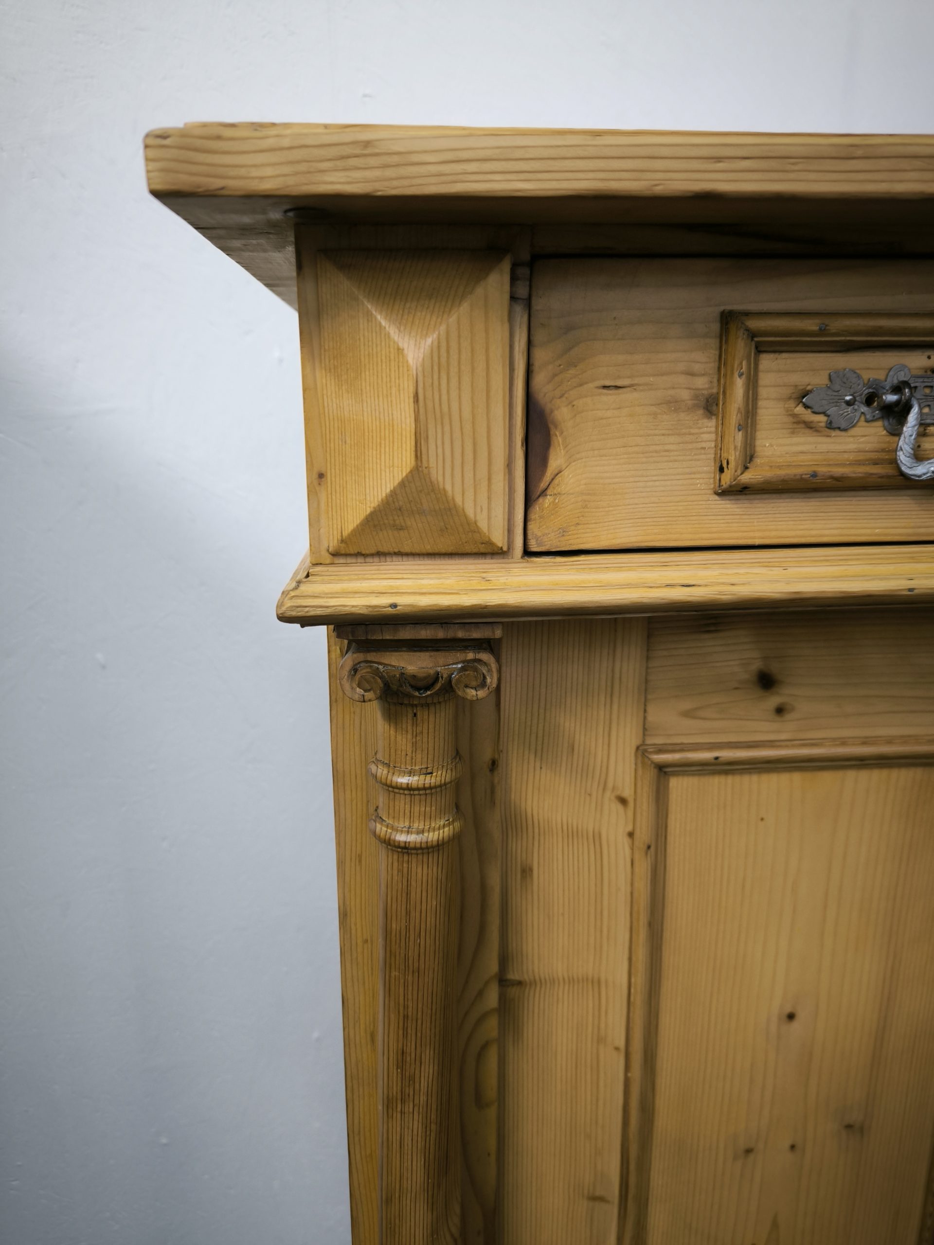 Gründerzeit Vollsäulen Vertiko mit Kapitellen – Bild 4